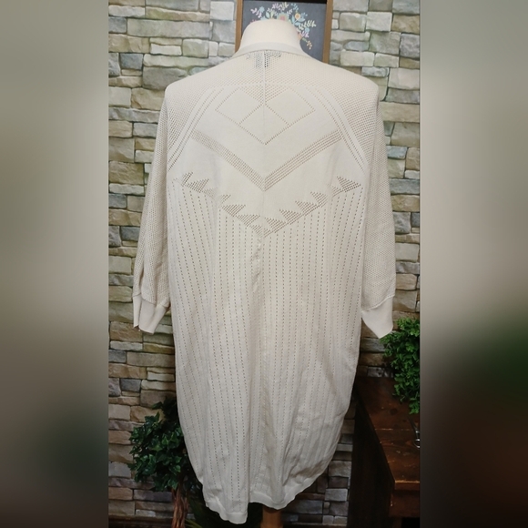 Esperanza Oatmeal Beige Short Sleeve Cardigan Laser Cut Design 3X Cottagecore - Picture 3 of 4